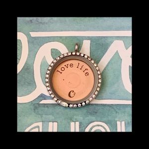 EUC Origami Owl LG Silver Locket & Love Life Plate